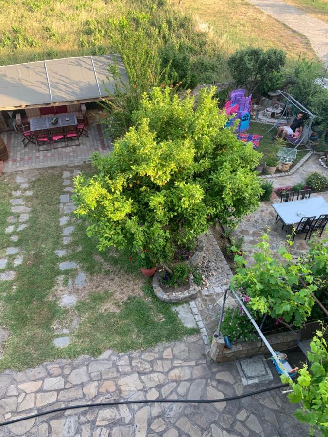 House With Garden Apartment Paradisos